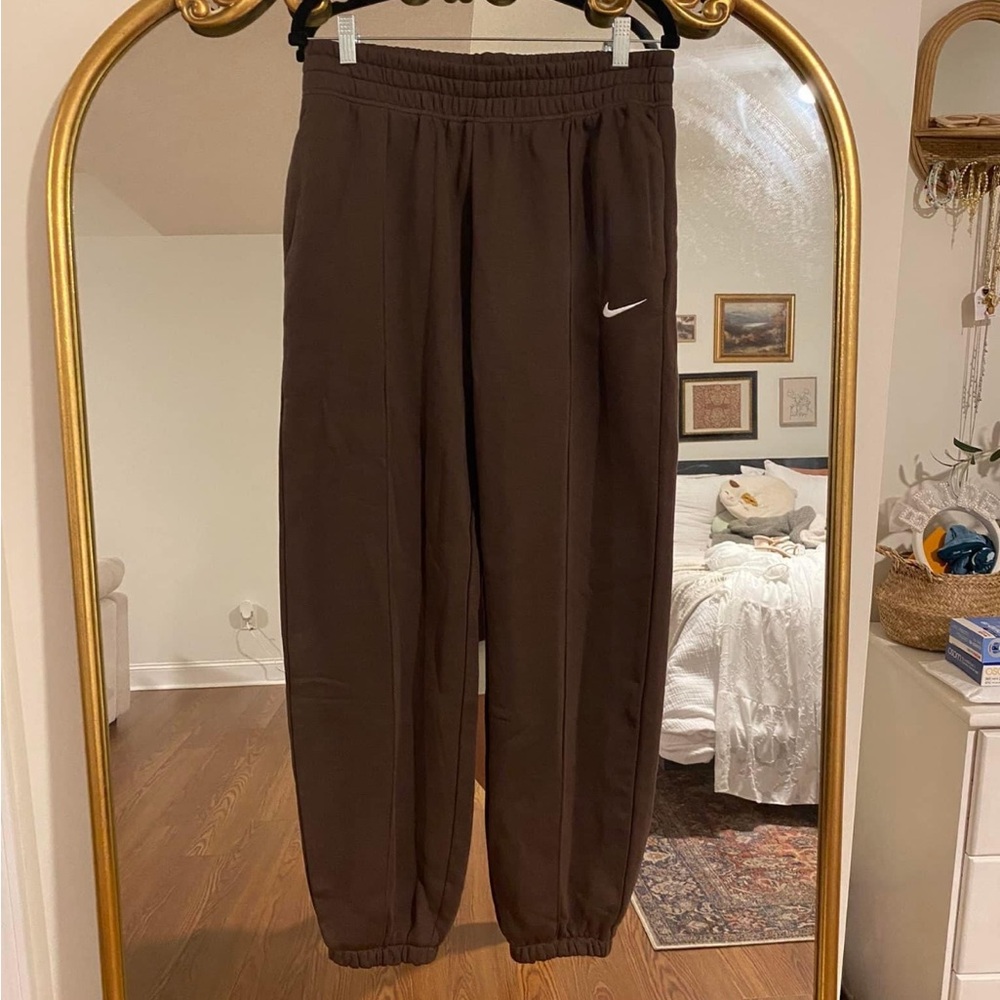 Nike loose fit mid-rise sweatpants